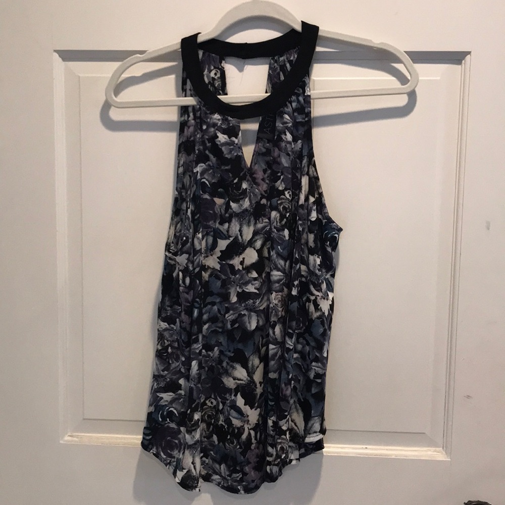 Sleeveless blouse